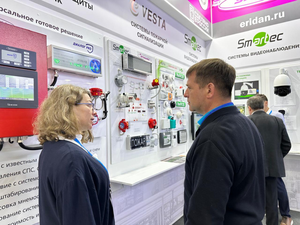 Стенд оборудования Smartec для систем пожарной сигнализации и систем видеонаблюдения 