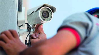 Сложнее всего защитить видеокамеру от высокой внешней температуры и... человеческого фактора